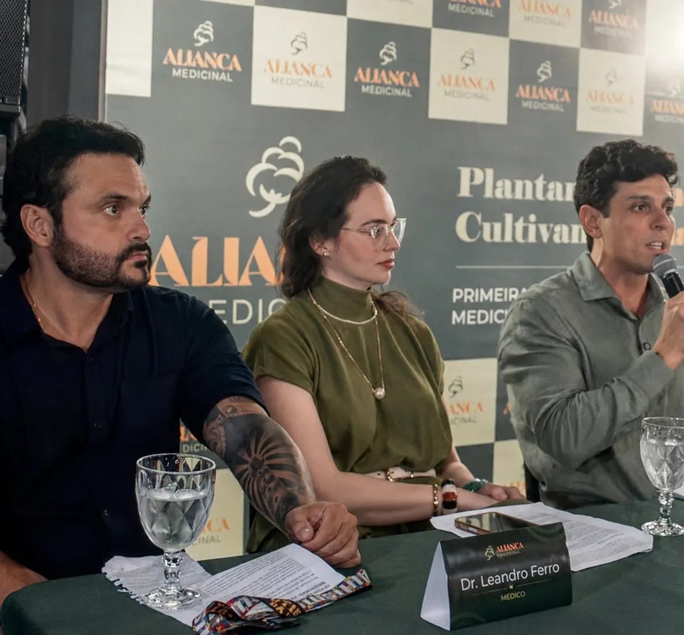 Dr. Leandro Ferro falando na coletiva de lançamento